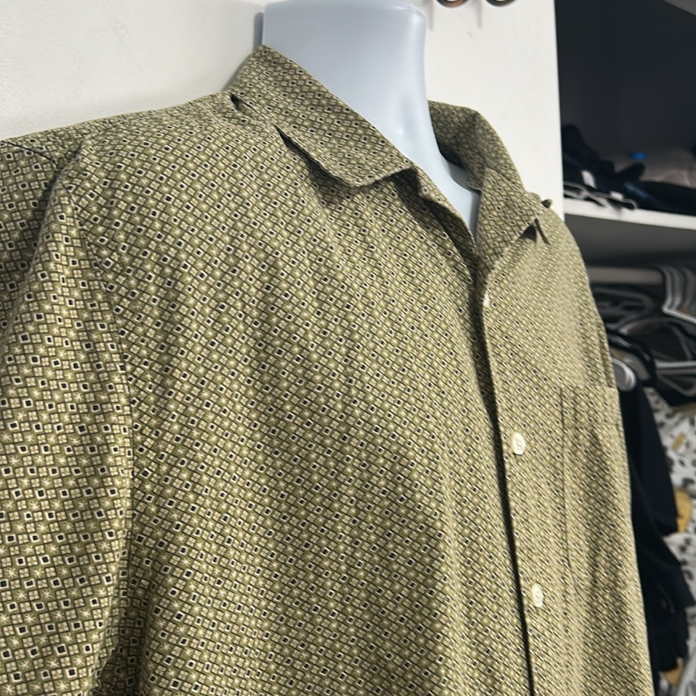 GAP Geometric Green and Cream Shirt - Picture 10 of 11